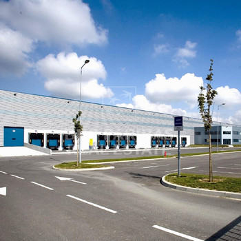 Multi-User-Warehouse im Erstbezug direkt am Hafen