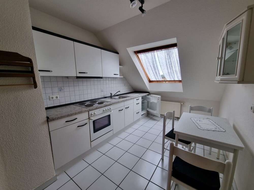 Immobilie in Lembruch - Charmante, gut vermietete zwei-Zimmer-Dachgeschosswohnung zu verkaufen - Bild 3