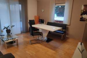 Geschmackvolle 2-Raum-Wohnung mit Einbauküche und eigenem Garten in Ingolstadt.  – Schubertstraße 1d, 85057 Nordwest, Ingolstadt – Vorschaubild 2