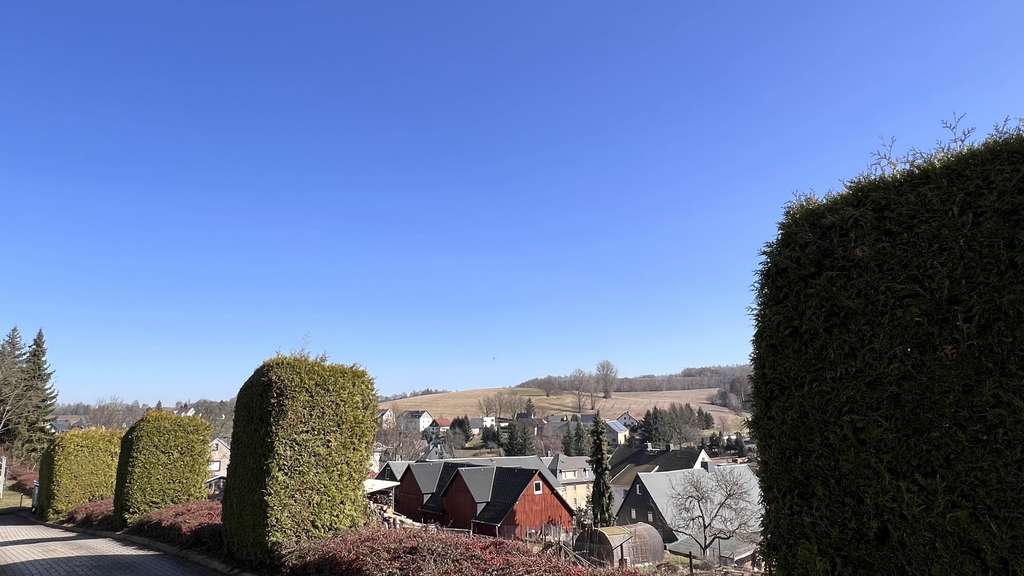 Immobilie in Oelsnitz/Erzgeb. - Zentral und dennoch in grüner Umgebung! - Bild 3