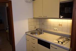 Gepflegtes 1-Zimmer-Apartment in Erlangen Süd mit Tiefgaragenstellplatz – Koldestraße 8, 91052 Rathenau, Erlangen – Vorschaubild 2