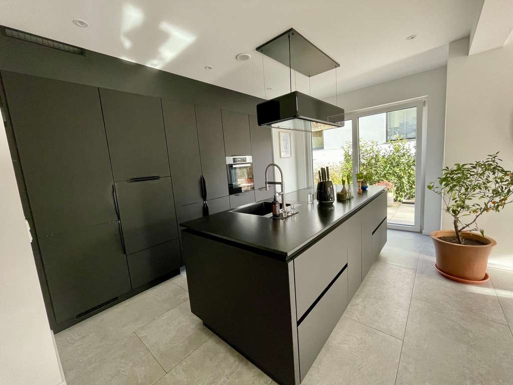 Immobilie in Geislingen - Einfach einziehen - Modernes Einfamilienhaus mit sonniger Terrasse und Garten!  - Bild 2