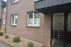 Moderne Ergeschosswohnung mit Klimaanlage, Einbauküche und eigenem Garten