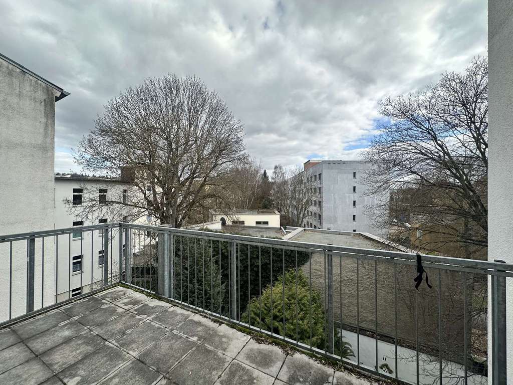 Immobilie in Gera - Solide Kapitalanlage - 2 Zimmer Wohnung mit großen Südbalkon in Gera Stadtmitte - Bild 2