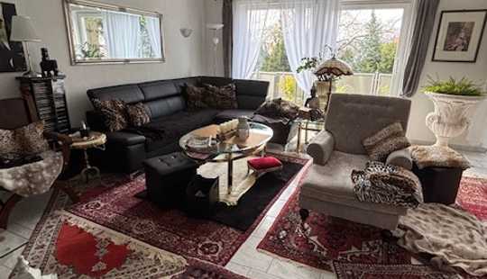 Bild von Zweifamilienhaus in zentraler und ruhiger Lage.