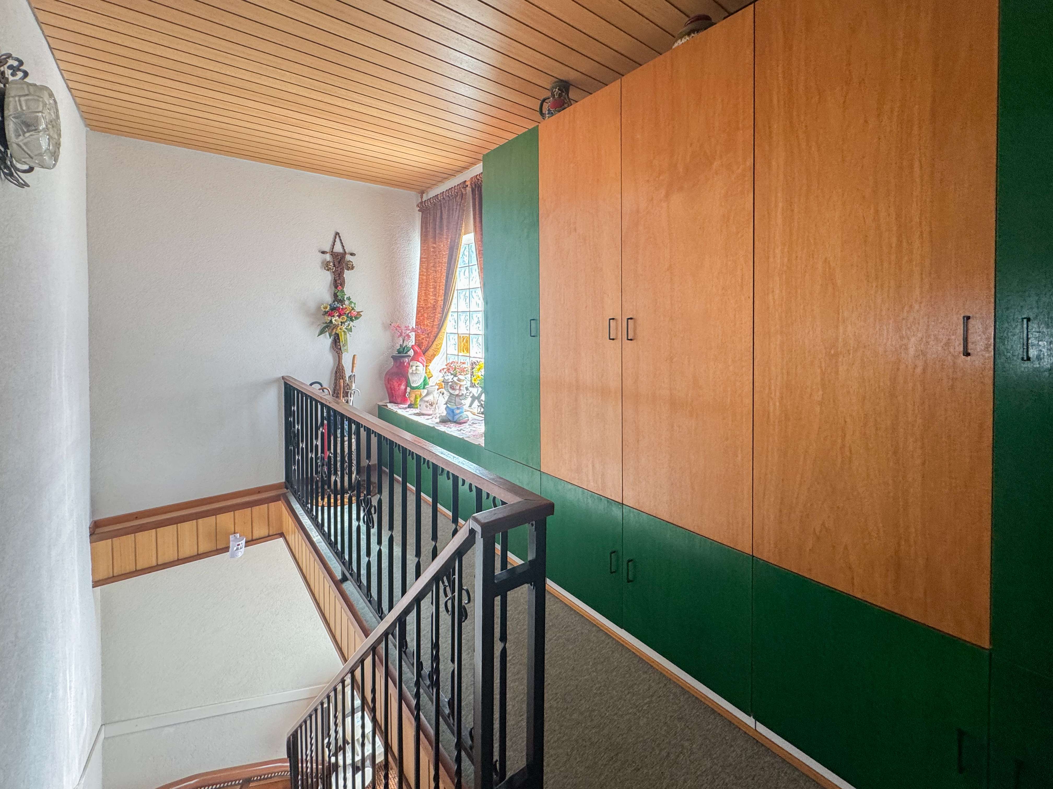 Immobilie in Riedstadt - Großzügiges und gepflegtes Zweifamilienhaus mit Garten, Terrasse, und Garagen sowie Ausbaupotenzial - Bild 16