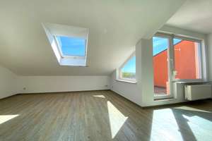 Fantastische und helle 2,5-Zimmer DG-Wohnung mit Dachbalkon und Blick über die Dächer von Ilsfeld – 74360 Ilsfeld – Vorschaubild 1