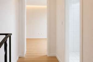Reihenhaus 157 m²/ Wohnfläche, in Frankfurt-Niederrad mit Garten, Terrasse, Balkon, Loggia, Kamin – 60528 Niederrad, Frankfurt am Main – Vorschaubild 22