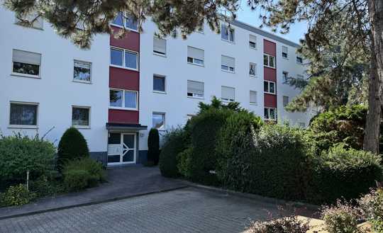 Familienfreundliche 4 Zimmer Wohnung * Pkw Stellplatz * Balkon * 2. OG