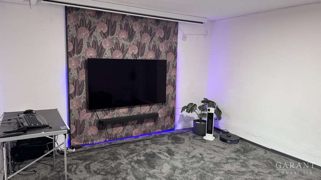 Immobilie in Baltmannsweiler - Zweifamilienhaus in Baltmannsweiler mit PV-Anlage, Wärmepumpe, 3 E-Ladestationen - Bild 4