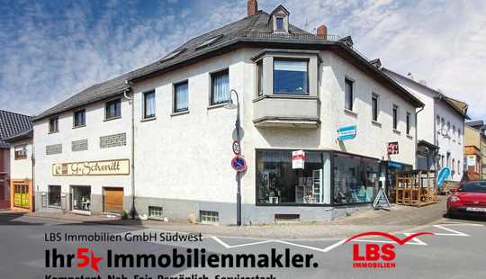 Bild von Wohn- Geschäftshaus, oder 4 - Parteien - Haus - machen Sie was draus !