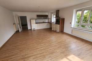 Top gelegene helle 2-Zimmer-Wohnung mit Einbauküche und wunderschönem Ausblick 