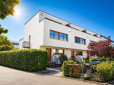 Architektonisches Wohnkonzept mit viel Licht, Raum und Privatsphäre in gefragter Lage