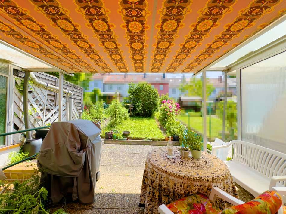 überdachte Terrasse mit Blick