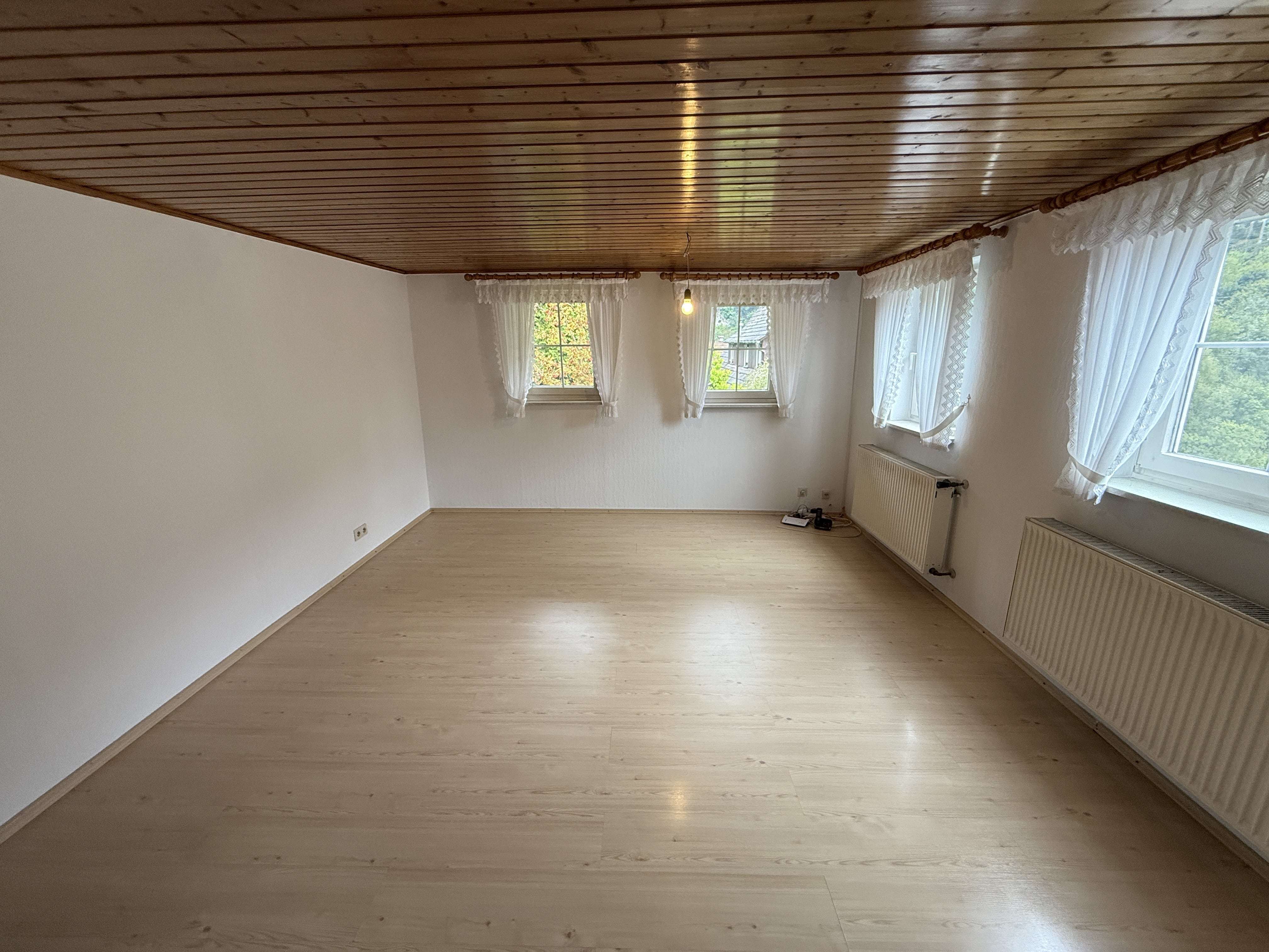 Immobilie in Forbach - Freistehendes Einfamilienhaus mit Platz für die Familie und Hobbies - Bild 3