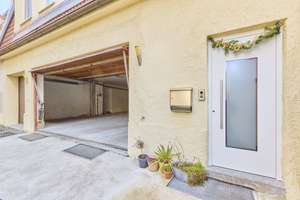 ***Dachterrasse, Garage und besondere Aufteilung: Wohnung im Thelottviertel mit Hausflair!*** – Die vollständige Adresse der Immobilie erhältst du vom Anbieter., 86150 Rosenau- und Thelottviertel, Augsburg – Vorschaubild 2