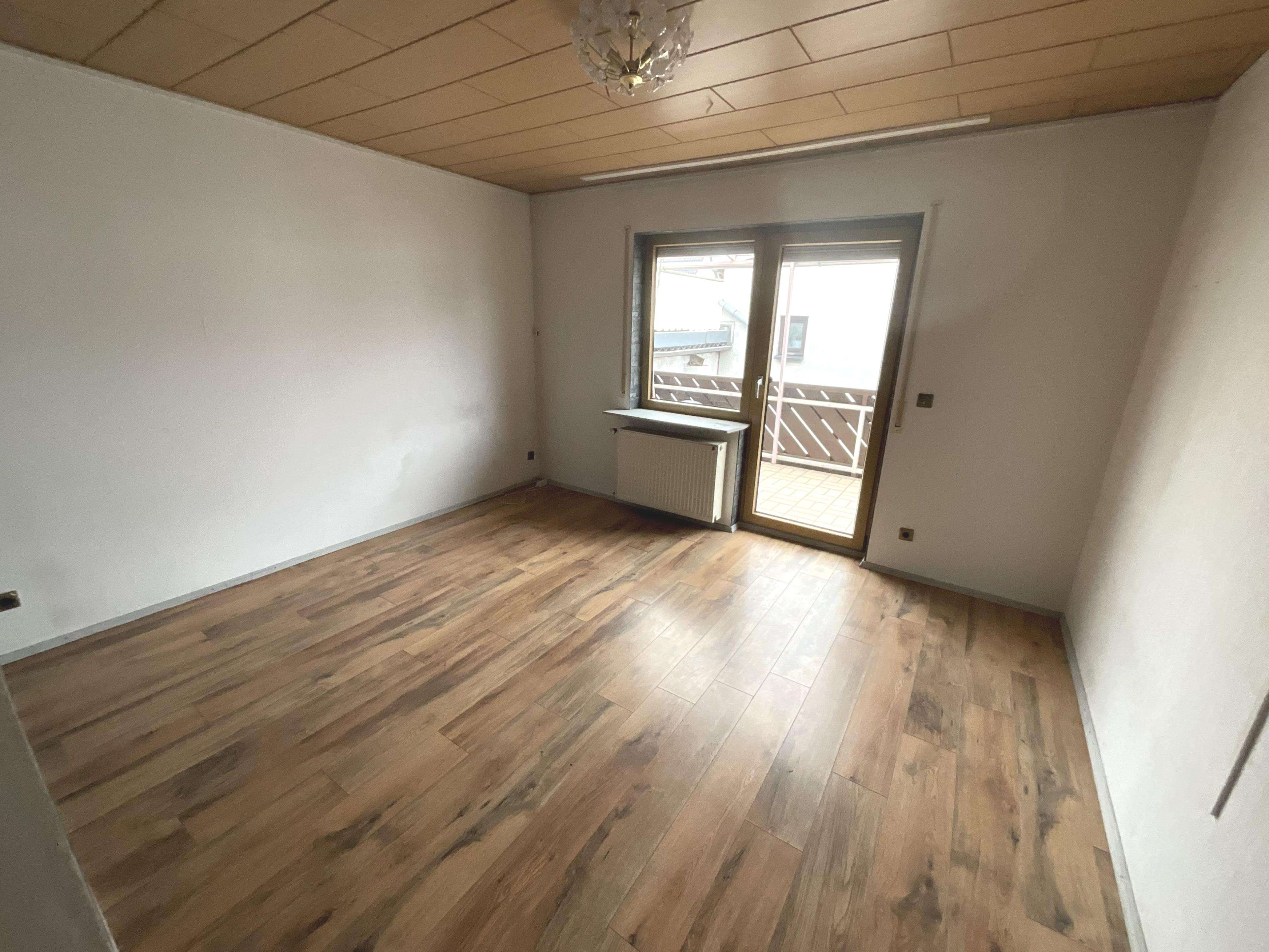 Immobilie in Andernach - Hier können Sie sofort einziehen. Inclusive Einbauküche, Kamin & Balkon. - Bild 5