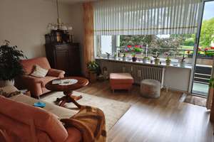 helle 3-Raum Wohnung mit Balkon ins Grüne