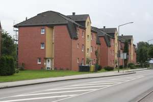 Schöne 2,5 Zimmer DG-Wohnung im gepflegten Mehrfamilienhaus, WBS erforderlich!  Frisch renoviert!