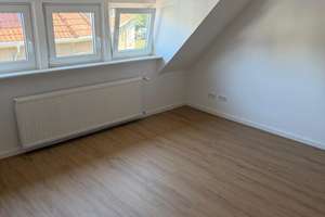 Neu renovierte  2,5-Zimmer-Dachgeschosswohnung mit Balkon in Düsseldorf Wersten in ruhiger Lage  – Die vollständige Adresse der Immobilie erhältst du vom Anbieter., 40591 Wersten, Düsseldorf – Vorschaubild 3