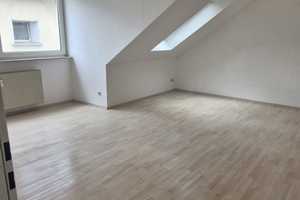 Gepflegte Dachgeschosswohnung in einem Wohn-/Geschäftshaus – Neumarkt 4-6, 47119 Duisburg – Vorschaubild 2