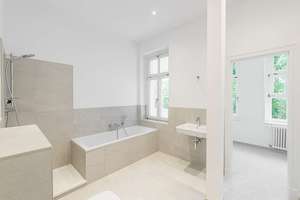 Großzügig wohnen: 4 Zimmer mit Stil, Licht und zwei Balkonen – Die vollständige Adresse der Immobilie erhältst du vom Anbieter., 4105 Zentrum-Nordwest, Leipzig – Vorschaubild 3