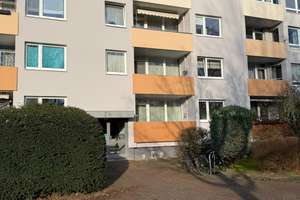 Lichtdurchflutete, gepflegte 4 Zimmerwohnung  im 2. Obergeschoss mit 2 Balkonen und Keller