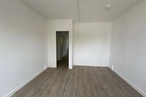 4-Zimmer-Wohnung bequem mit Dusche – Yorckstraße 32b, 9130 Yorckgebiet, Chemnitz – Vorschaubild 2