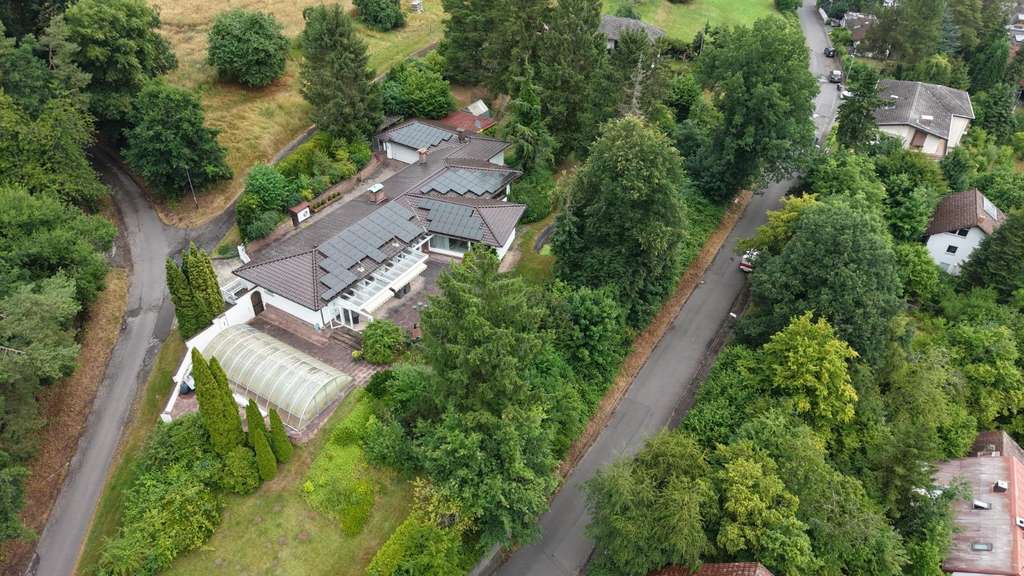 Immobilie in Schlitz - Repräsentatives Wohnen in Top-Alleinlage -- Villa mit Burgenblick & großem Grundstück - Bild 4