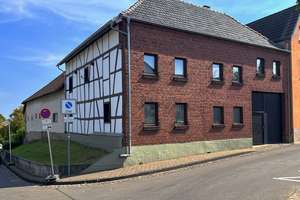 Bornheim-Brenig: Vierkanthof, Wohnen ca. 121 m² / Nutzfläche 220 m², hohes Ausbaupotential … – Die vollständige Adresse der Immobilie erhältst du vom Anbieter., 53332 Bornheim – Vorschaubild 1