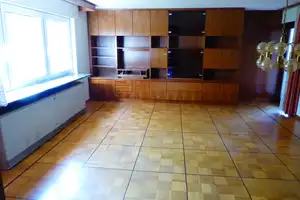 2-Familienhaus (8 Zimmer) mit PV-Anlage, Klimaanlage, 3 Einzelgaragen, gr. Garten für 749.000,-- € – Ludwigsburg (Kreis) – Vorschaubild 3