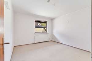 Flensburg/Westliche Höhe: Gepflegter 4-Zimmer-Bungalow mit Garage & kleinem Garten in ruhiger Lage – Flensburg – Vorschaubild 6