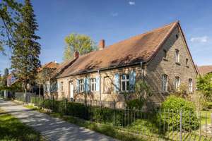 Historische Schule neu gedacht – außergewöhnliches Wohnen mit architektonischer Tiefe – Die vollständige Adresse der Immobilie erhältst du vom Anbieter., 14476 Marquardt, Potsdam – Vorschaubild 2