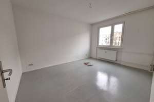 renovierte und gut geschnittene 2-Zimmerwohnung, Berlin-Spandau, Balkon – Schönwalder Straße 105a, 13585 Spandau (Ortsteil), Berlin – Vorschaubild 2