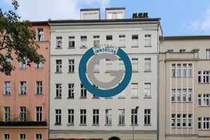LICHTDURCHFLUTETE DACHGESCHOSSWOHNUNG MIT SONNIGER TERRASSE -  OFFENE WOHNLOUNGE -  ZENTRAL & RUHIG