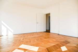 Stilvolle 4-Zimmer-Wohnung mit luxuriöser Ausstattung in saniertem Gründerzeitpalais