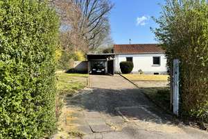 Freistehendes Einfamilienhaus mit großem Grundstück und Gestaltungspotenzial