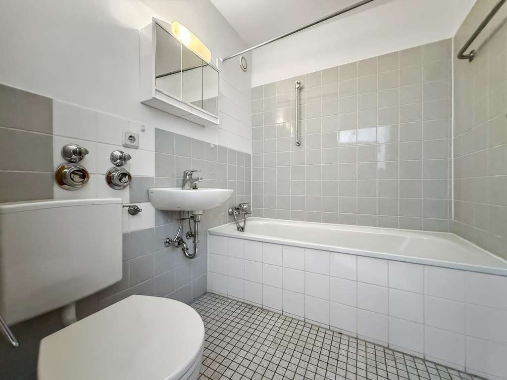 Immobilie in München - Solide Kapitalanlage: Vermietetes Apartment mit Balkon im Münchner Norden - Bild 2