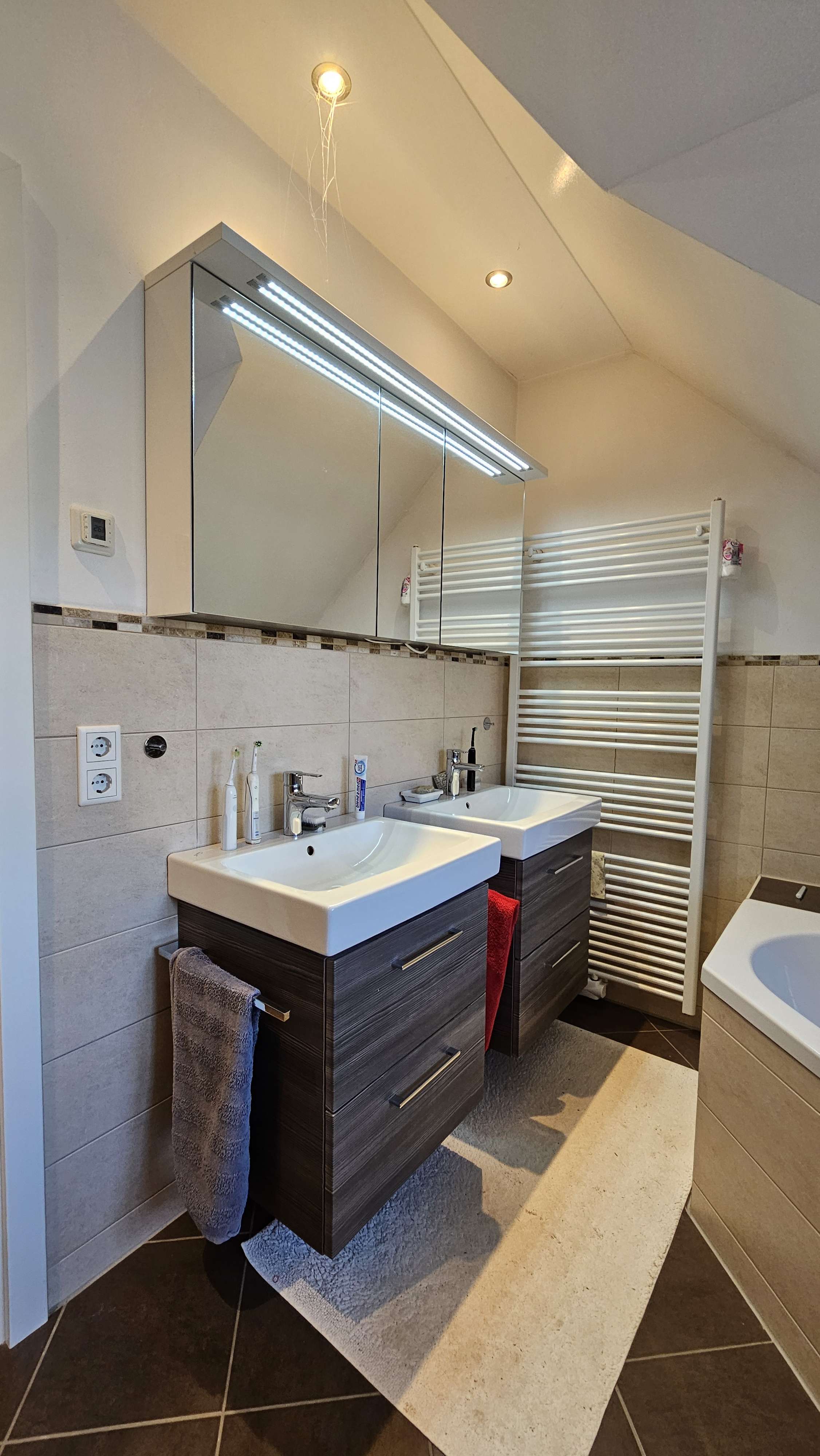 Immobilie in Grafrath - Generationen- oder Familienhaus - Energetisch gut gerüstet, neuewertige EBK, Kaminofen, Wärmepumpe.. - Bild 10