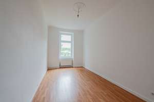 Bezugsfreie 2-Zimmer-Wohnung mit Altbau-Flair und modernem Tageslicht-Badezimmer, jetzt besichtigen – Rennbahnstrasse 24, 13086 Weißensee, Berlin – Vorschaubild 3
