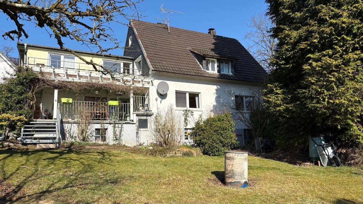 Ein-/Zweifamilienhaus mit idyllischem Grundstück und Weitblick, Oberbergischer Kreis – Bild 1