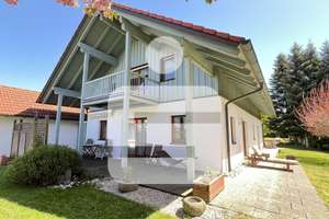 Herrliches Landhaus mit idyllischem Traumgarten und zweiter Bauparzelle in Thyrnau – Die vollständige Adresse der Immobilie erhältst du vom Anbieter., 94136 Thyrnau – Vorschaubild 1