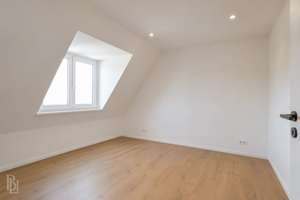 Helle 3-Zimmer-Dachgeschosswohnung mit Balkon in Berlin-Johannisthal – Die vollständige Adresse der Immobilie erhältst du vom Anbieter., 12487 Johannisthal, Berlin – Vorschaubild 2