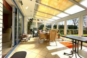 SONNENDURCHFLUTETE GARTENIDYLLE: BARRIEREARMER BUNGALOW MIT PANORAMA-WINTERGARTEN UND WEITBLICK – Die vollständige Adresse der Immobilie erhältst du vom Anbieter., 27572 Fischereihafen, Bremerhaven – Vorschaubild 3