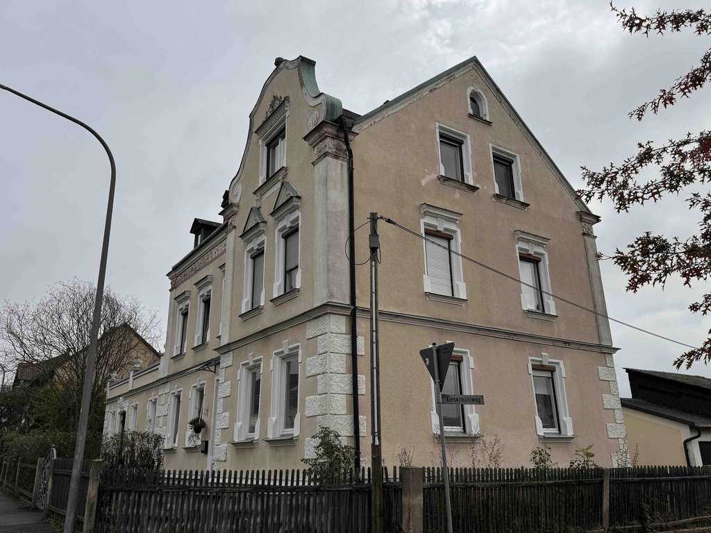 Immobilie in Arzberg - Herrschaftliches, großzügiges Einfamilienhaus mit Garten und Doppelgarage - Bild 4