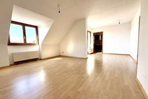2,5 Zimmer mit Charme – Südbalkon, Tageslichtbad & Garage