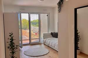 Erstbezug! Möbliertes Studentenapartment mit Balkon und EBK direkt an der Uni – Otto-Hahn-Straße 40, 93053 Galgenberg, Regensburg – Vorschaubild 1