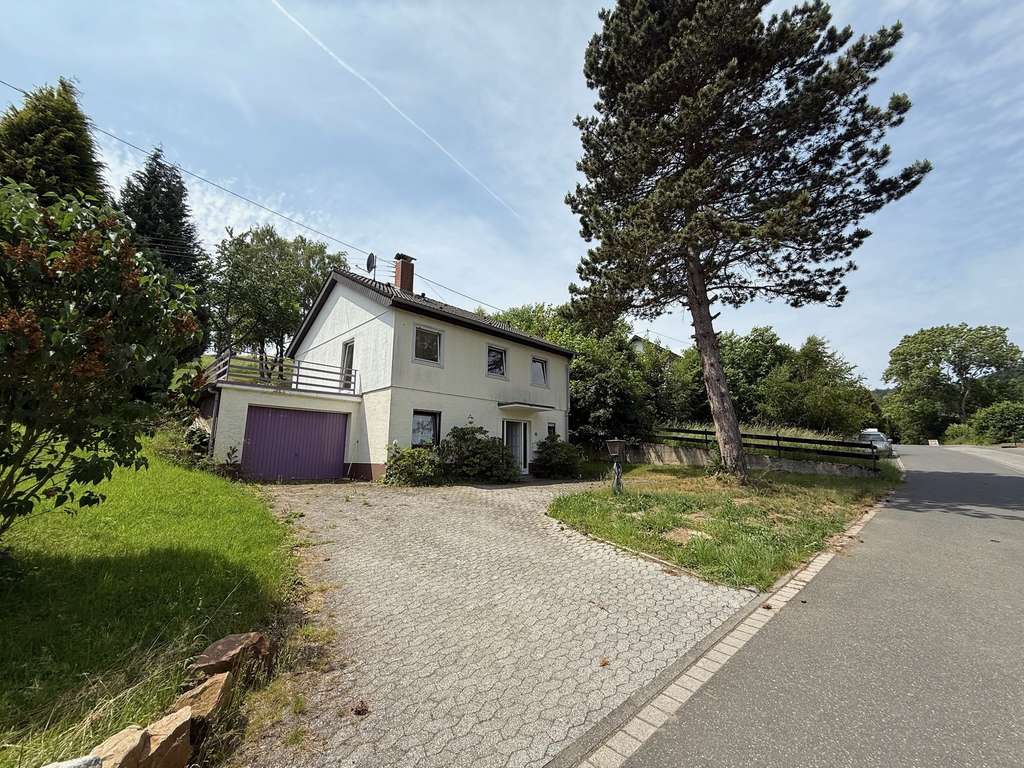 Immobilie in Kempenich - Einfamilienhaus mit großem Garten in schöner Wohnlage - Bild 0