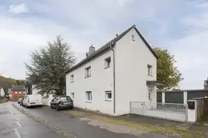 Freistehendes modernes Einfamilienhaus mit drei Garagen in ruhiger Lage von Mechernich – Euskirchen (Kreis) – Vorschaubild 1