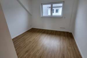 Modernes Wohnen auf zwei Ebenen – klimatisierte 4-Zimmer-Maisonettewohnung mit EBK und Südbalkon – Meinstraße 4a, 38448 Vorsfelde, Wolfsburg – Vorschaubild 9